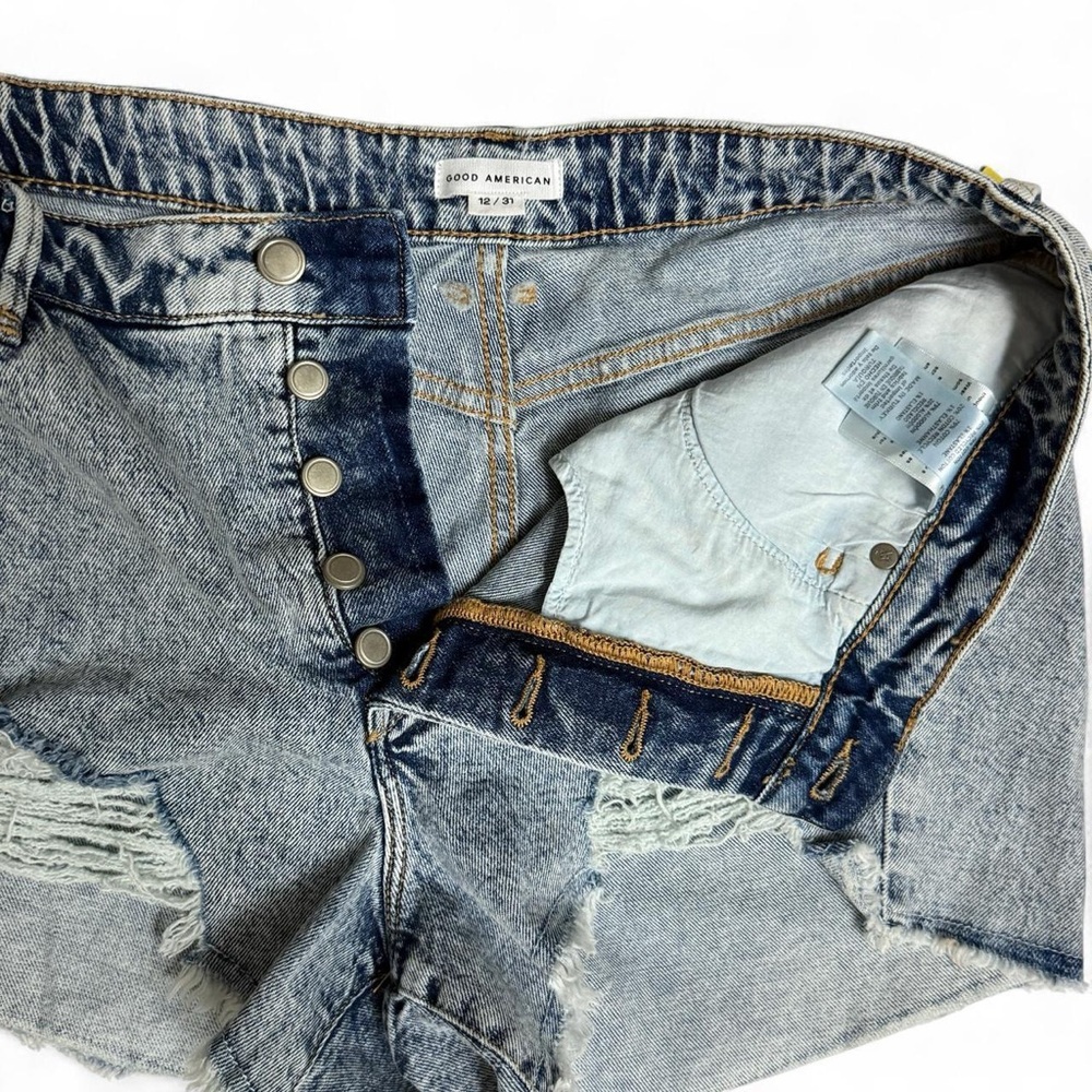 GOOD AMERICAN Bombshell Shorts Frayed Hem Distressed Size 12/31 Blue Light Wash - Picture 6 of 8